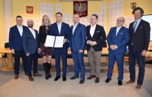 Jacek Niedżwiedzki został posłem, przestał być suwalskim radnym. Kto na jego miejsce?