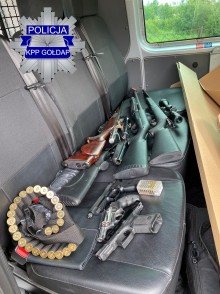Po nitce do kłębka? Nie. Po pocisku do broni i marihuany. Nietypowa sprawa w gminie Gołdap 