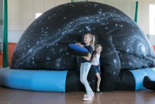 Czy w kosmosie noszą kapelusze? Mobilne planetarium Kopernika w poniedziałek i wtorek Suwałkach