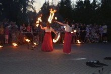 Piknik integracyjny Powitanie Lata w Raczkach. Koncerty, taniec z ogniem, przysmaki [zdjęcia]