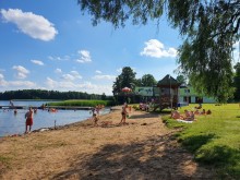 Kąpielisko w Starym Folwarku z dwoma ratownikami. Zaprasza od 10.00 do 18.00