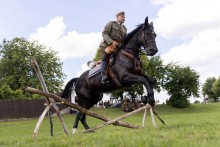 Pokazy, przemarsz przez miasto, konkursy. W Suwałkach trwa Piknik Kawaleryjski [zdjęcia, wideo]
