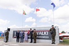 Witold Urbanowicz patronem lotniska w Suwałkach. Uroczyste odsłonięcie tablicy [zdjęcia]