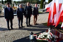 W Suwałkach uczczono pamięć o ofiarach Zbrodni Katyńskiej oraz wydarzeń pod Smoleńskiem