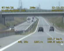 Kierowca rolls-roycea pędził drogą ekspresową 215 kilometrów na godzinę