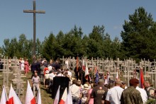 Rocznica Obławy Augustowskiej. Hołd na wzgórzu krzyży w Gibach [wideo i zdjęcia]