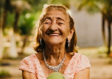 Stulatkowie otrzymują co miesiąc 6,2 tys. zł premii za wiek. W naszym województwie jest ich 83