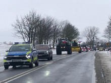 Policjanci zabezpieczają miejsca blokad rolniczych [zdjęcia]
