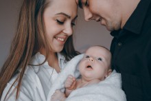 Przed Dniem Matki ZUS przypomina, na jakie wsparcie mogą liczyć mamy