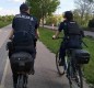 Suwalscy policjanci na rowerowym patrolu nad rzeką zatrzymali poszukiwanego złodzieja