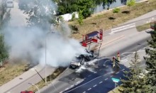 Suwałki. Pożar samochodu dostawczego na ulicy Sejneńskiej [wideo]