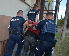 Suwałki. Agresywny mężczyzna zatrzymany w banku przy ul. Kowalskiego