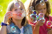 Zmiana wysokości świadczenia z 500 na 800 zł. Kto może dostać starą kwotę?