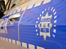 Suwałki. Policjanci ewakuowali z mieszkania nietrzeźwą kobietę