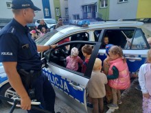 Suwałki. Dzieci z Przedszkola nr 7 najbardziej zainteresował radiowóz [zdjęcia]