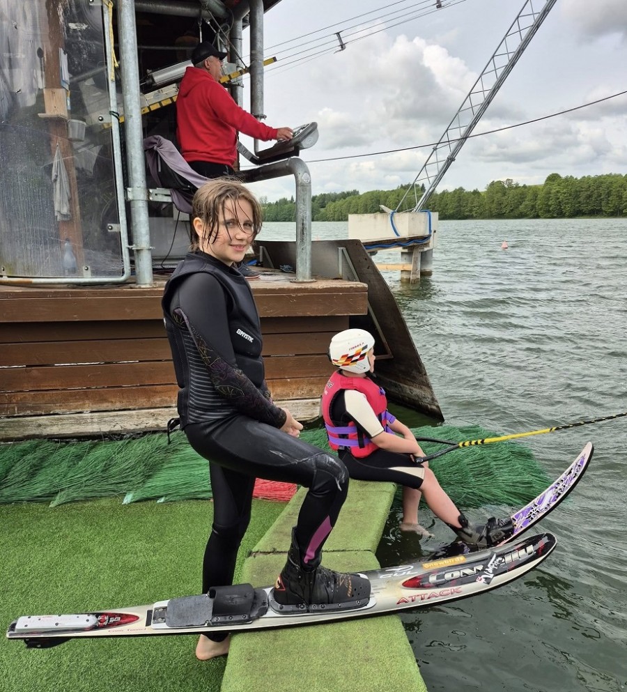 UKS Na-Wa Suwałki zaprasza dzieci i młodzież na darmową naukę jazdy na nartach wodnych