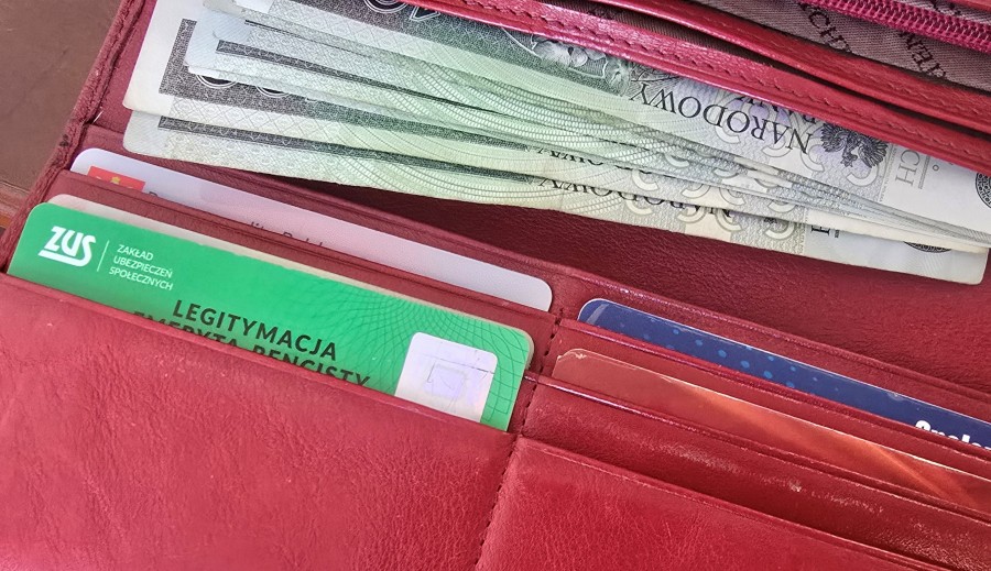 Waloryzacja i trzynasta emerytura – ZUS zakończył wysyłkę decyzji