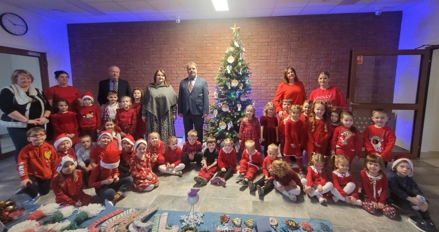 Choinka w litewskiej szkole w Suwałkach. Od września będzie tu także żłobek