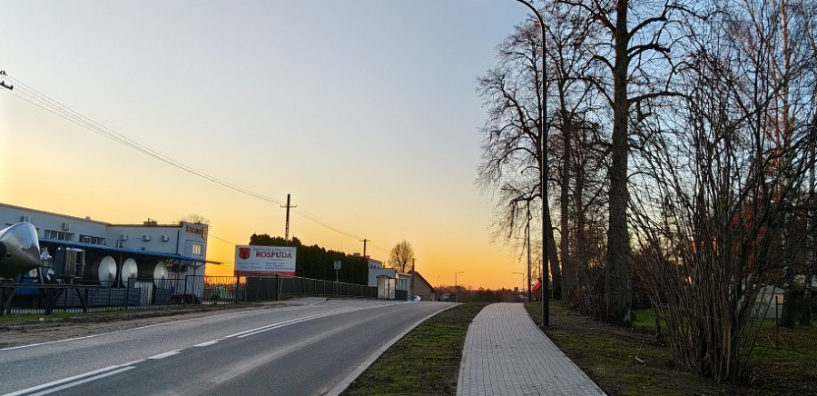  Chodnik za prawie 800 tys. zł przy drodze wojewódzkiej w Filipowie [zdjęcia]