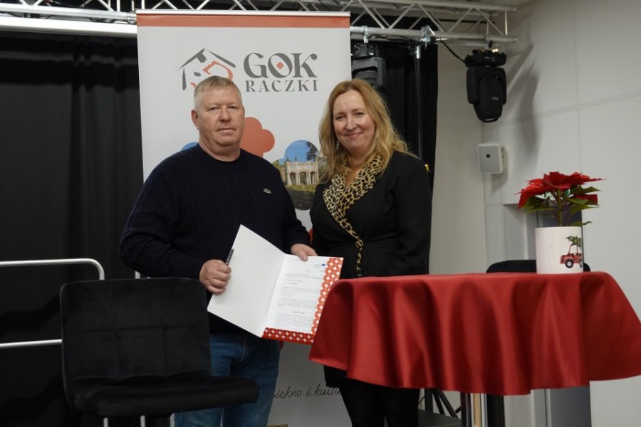 Podpisanie umowy na remont siedziby GOK w Raczkach