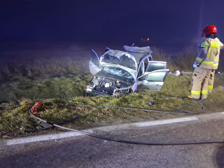 Wypadek w Przebrodzie. Kierująca samochodem zjechała do rowu, auto dachowało [zdjęcia]