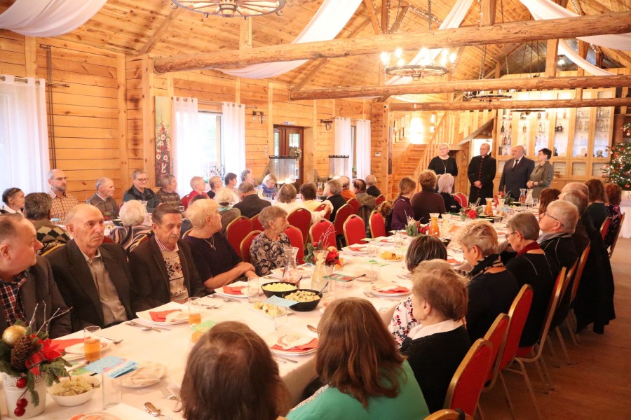 Wiżajny. Wigilia  dla  osób starszych, osamotnionych oraz związanych ze Świetlicą [zdjęcia]