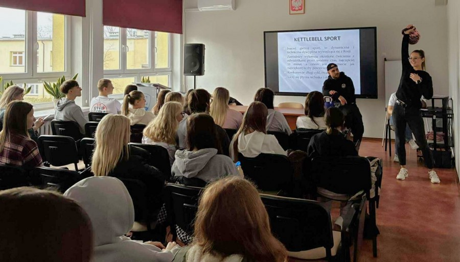 Step Up. Spotkania z mistrzami sportu, zajęcia z dziećmi - młodzież z Suwałk stawia na pasję [foto]