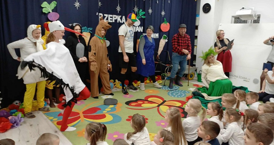 W Przedszkolu nr 7 w Suwałkach rodzice bawią się równie dobrze, jak dzieci [zdjęcia]