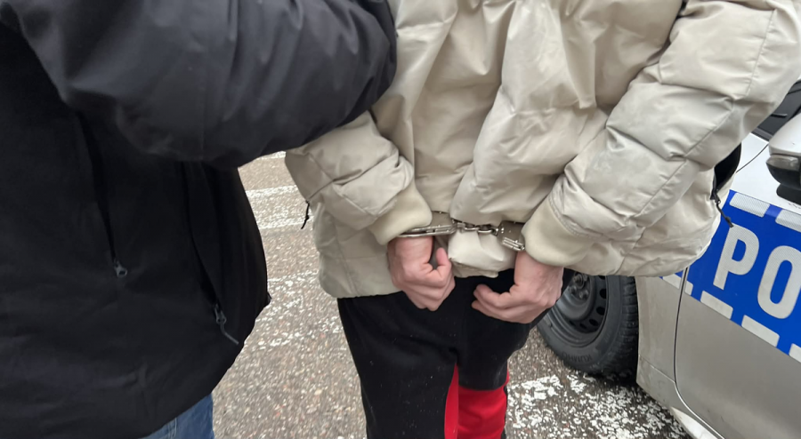 Suwałki. Policjanci zatrzymali poszukiwanego dwoma listami gończymi