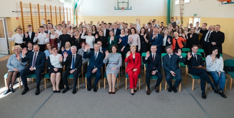 Pierwsze Damy Litwy i Polski w litewskich szkołach w Puńsku, Sejnach i Suwałkach [zdjęcia]