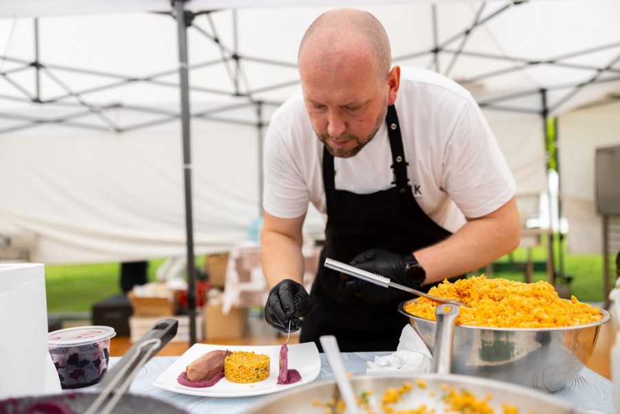 Kucharze z Polski, Litwy i Łotwy na Festiwalu Smaku w Suwałkach. Motywem przewodnim gęsina [wideo]