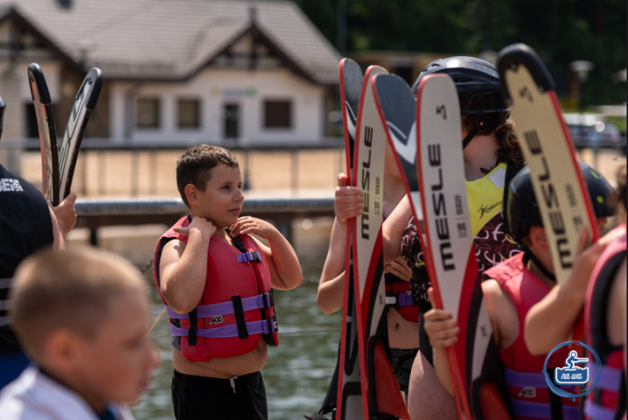 UKS Na-Wa Suwałki popularyzuje narciarstwo wodne. Wakacyjna część Akademii Water Flow