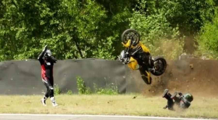 Wyścigi motocyklowe. Kamil Piaścik poczuł aż nadto adrenaliny [zdjęcia]