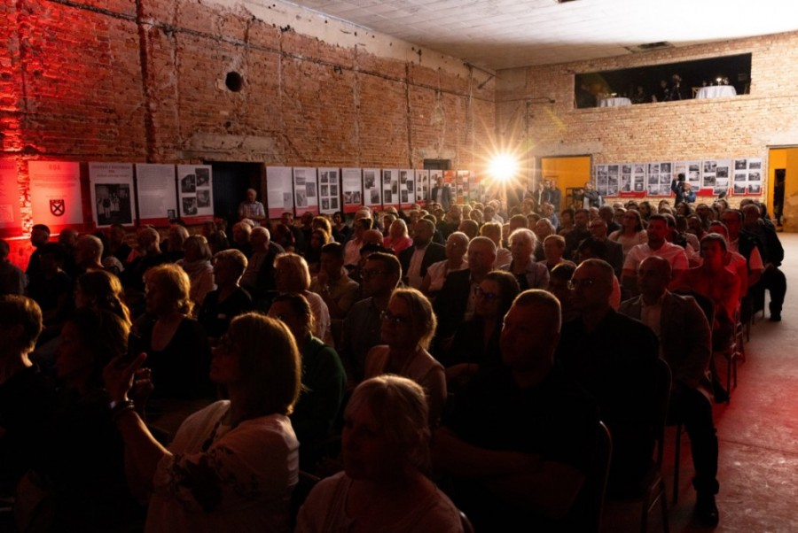 Wyjątkowe fotografie z albumu dowódcy obozu w Suwałkach [zdjęcia]