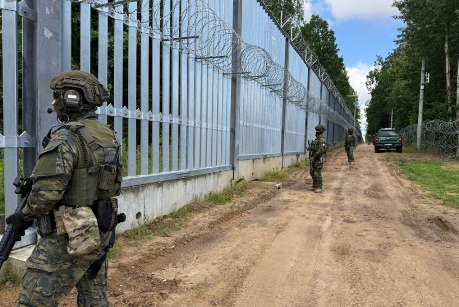 Przez wodę i las, tunelem. Cudzoziemcy próbują nielegalnie dostać się do Polski [zdjęcia,wideo]