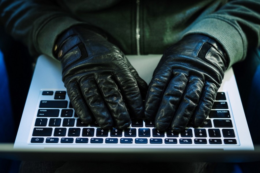 Oszuści używają prawdziwych imion i nazwisk pracowników ZUS-u, by wyłudzić dokumenty lub dane