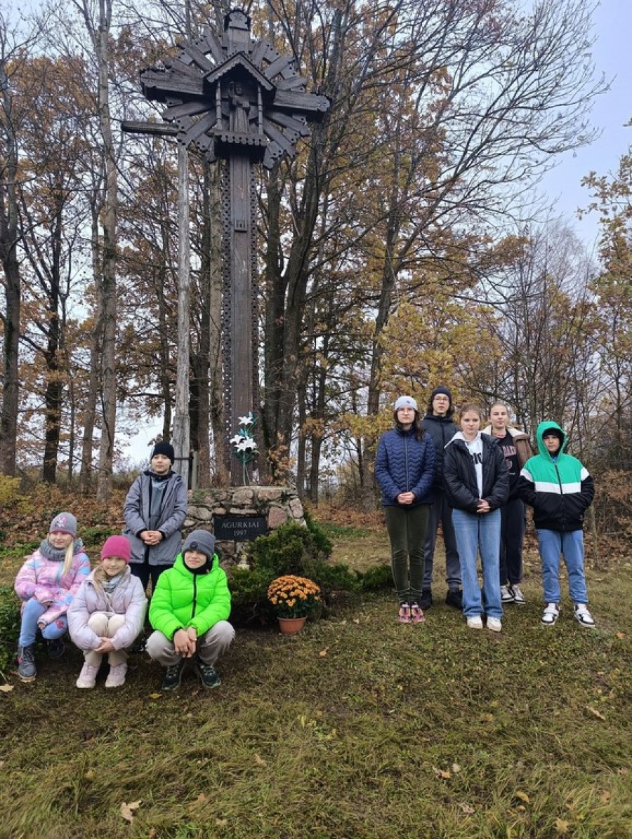 Gmina Puńsk. Uczniowie ze szkoły w Widugierach odwiedzili stare cmentarze [zdjęcia]