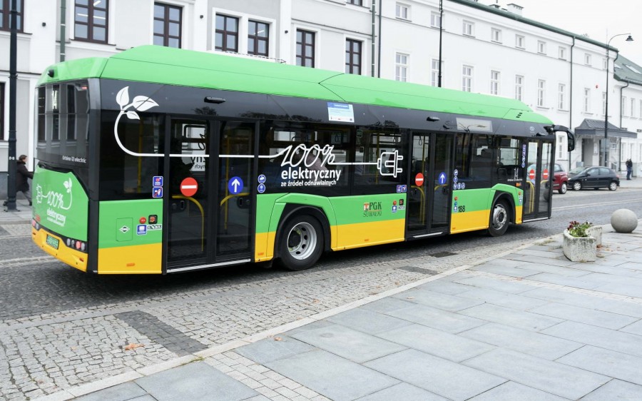 Elektryczne autobusy komunikacji miejskiej już na ulicach Suwałk. Czyściej i ciszej