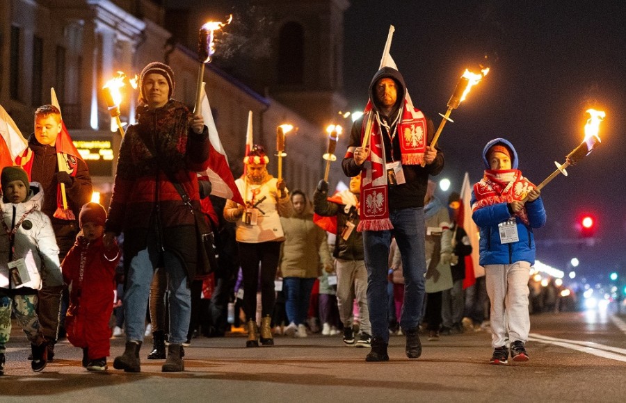 Młodzieżowy Marsz Niepodległości w Suwałkach łączy pokolenia [zdjęcia]