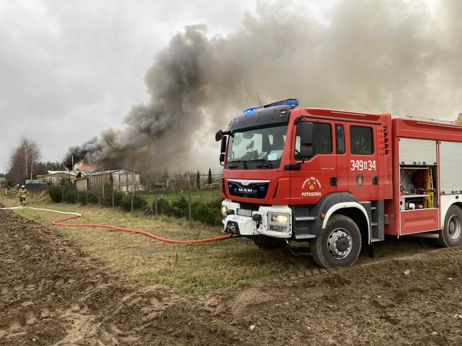Pożar magazynu budowlanego w Prudziszkach [zdjęcia]
