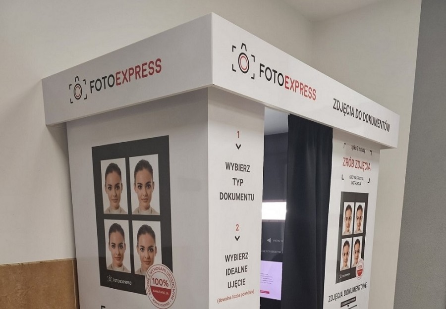 Fotobudka w suwalskim ratuszu. Sam zrobisz sobie zdjęcie do dowodu osobistego i innych dokumentów