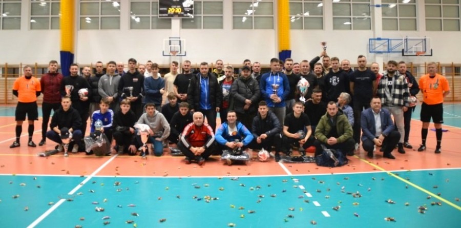 Zakończyła się 16. Edycja Halowej Ligi Piłki Nożnej o Puchar Wójta Gminy Raczki [zdjęcia]