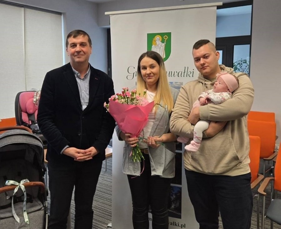 Pierwsza tegoroczna mieszkanka gminy Suwałki otrzymała wyprawkę [zdjęcia]