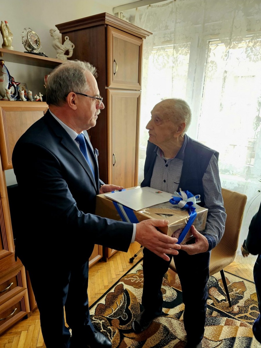 Prezydent Suwałk z wizytą u 100-latka [zdjęcia]