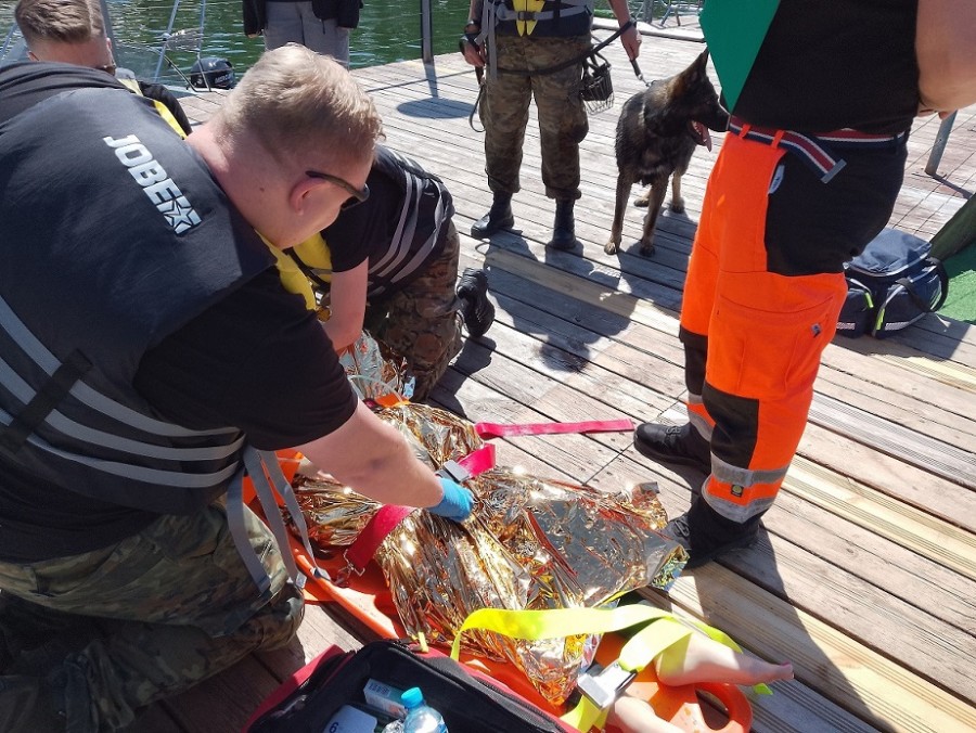 To może wydarzyć się naprawdę. Mistrzostwa Straży Granicznej w udzielaniu pierwszej pomocy [wideo]