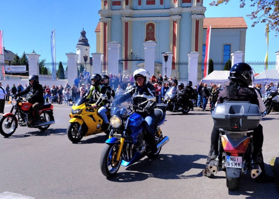 Sejny. Majówka z paradą motocykli, w sobotę przemarsz ze 100-metrową flagą [zdjęcia]