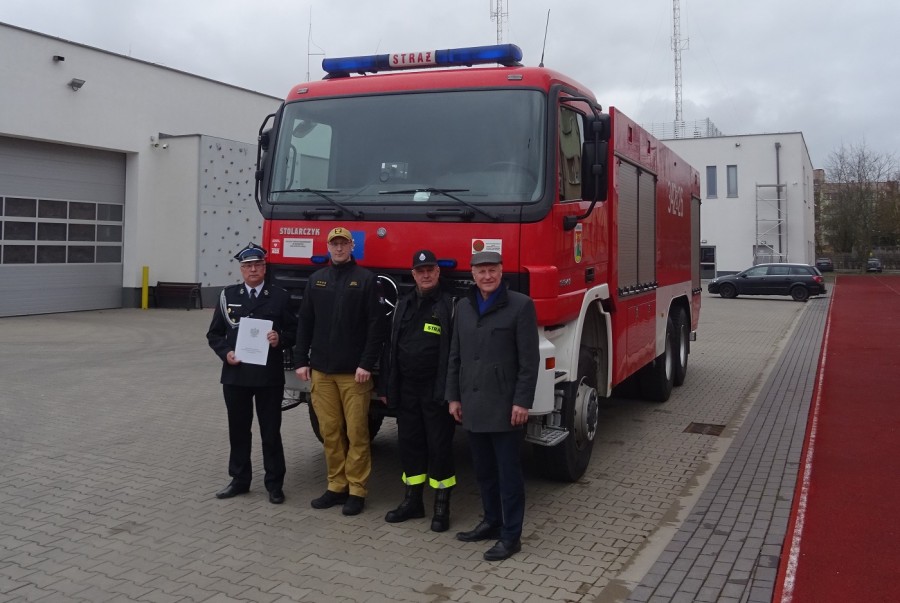 OSP Rutka-Tartak otrzymała ciężki pojazd pożarniczy. Mercedes zastąpił Tatrę