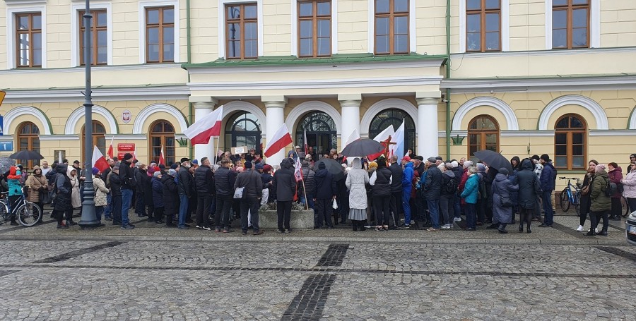 O Centrum Integracji Cudzoziemców w Suwałkach w ratuszu i pod ratuszem. Paląca sprawa [zdjęcia]