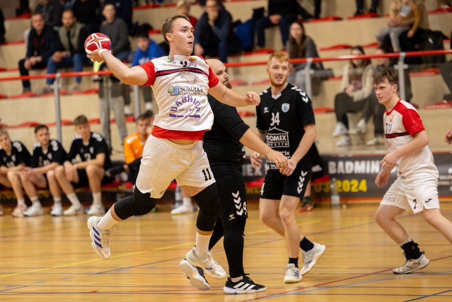 Niedźwiedzie Suwałki – KS Szczypiorniak Dąbrowa Białostocka 18:26. Walka w derbach [zdjęcia]