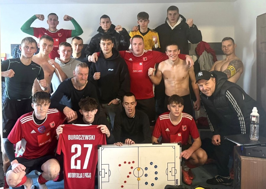 Okręgowa piłka. Karol Salik z Warmią oraz Pomorzanka wygrali po 7:0,  Wigry II pozostały liderem